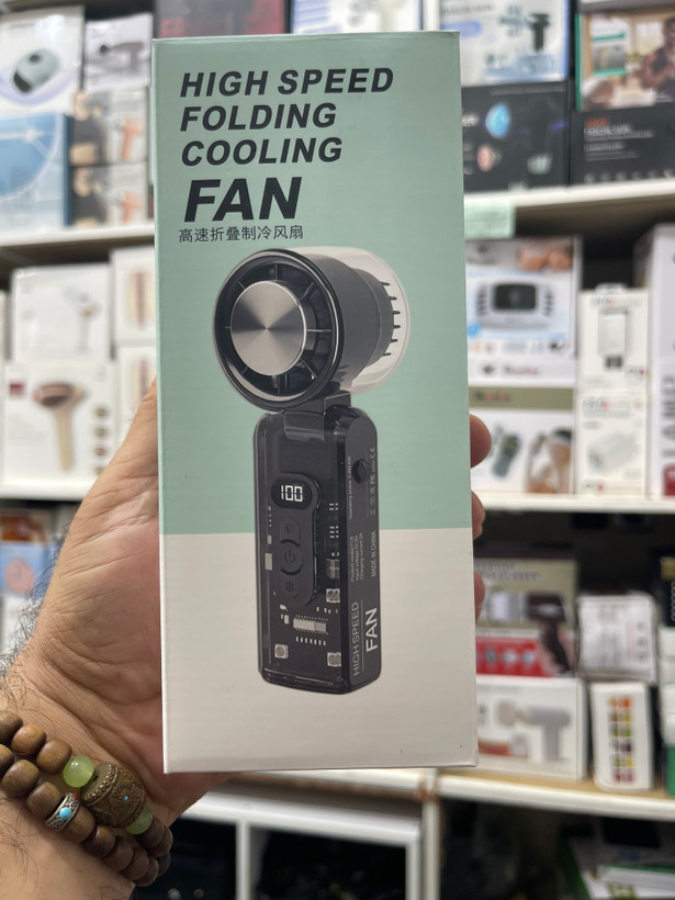 پنکه شارژی جیبی FC8 با چیپ خنک کننده و کمپرسور سرد کننده، باد قوی، چراغ LED و باتری 3600 میلی آمپر؛ همراه خنک در سفر و روزهای گرم.