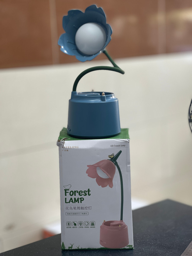 چراغ مطالعه شارژی اصلی با جامدادی و استند موبایل
